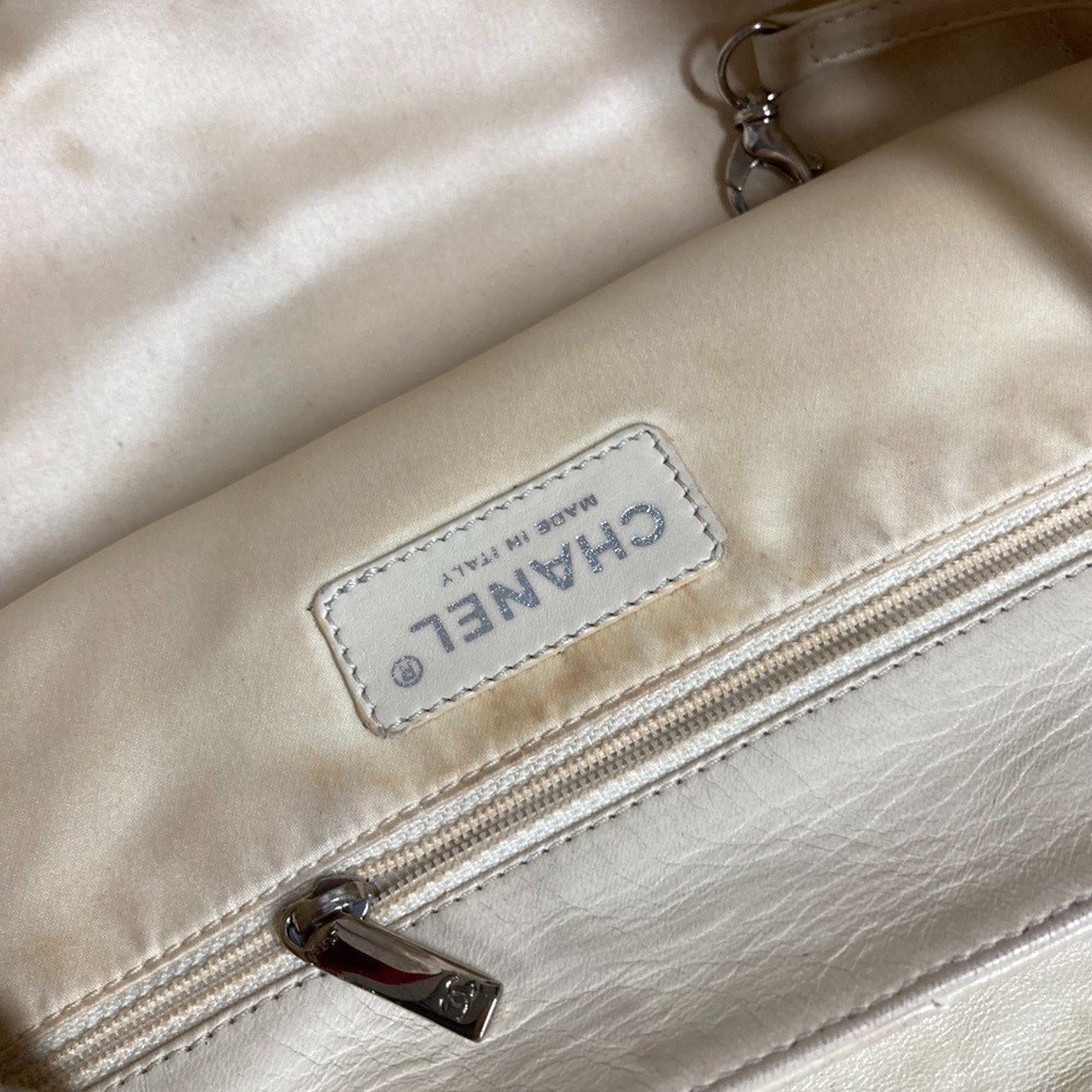 CHANEL Bag - Picture 14 of 16